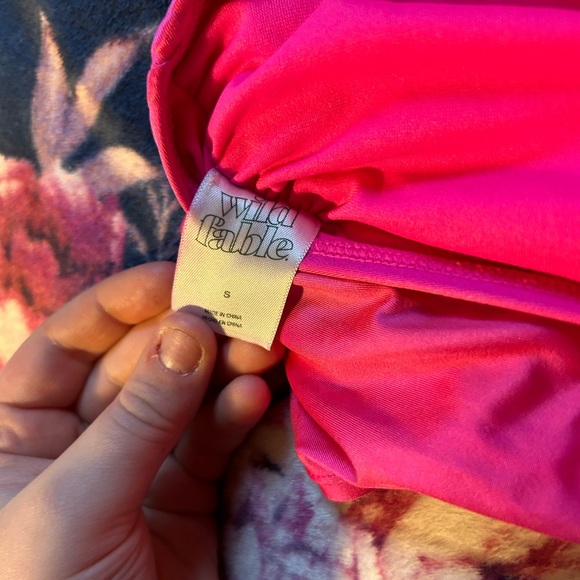 cute hot pink swimsuit top🩷 - Picture 4 of 5